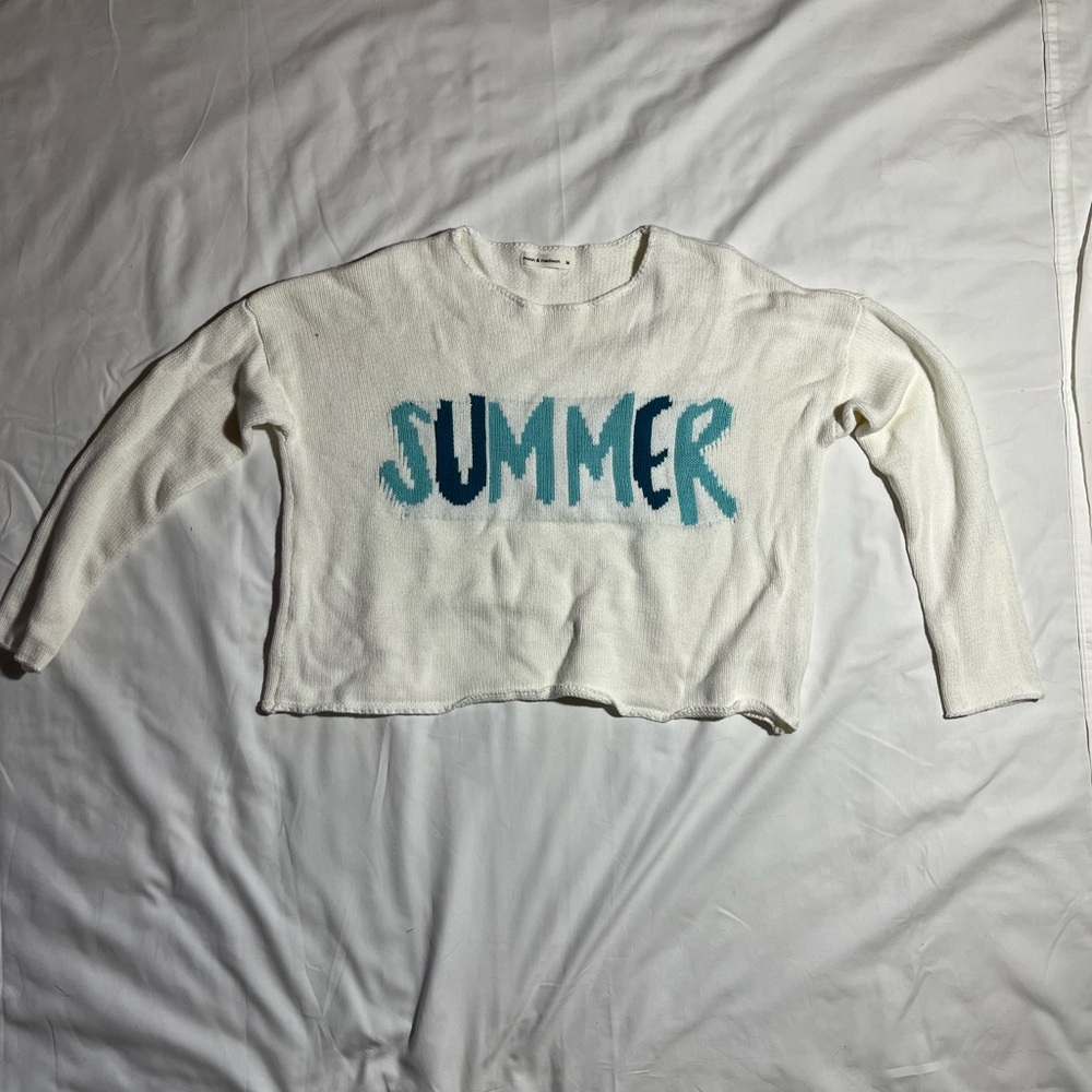 moon & madison White and Blue Graphic Crop Sweatshirt